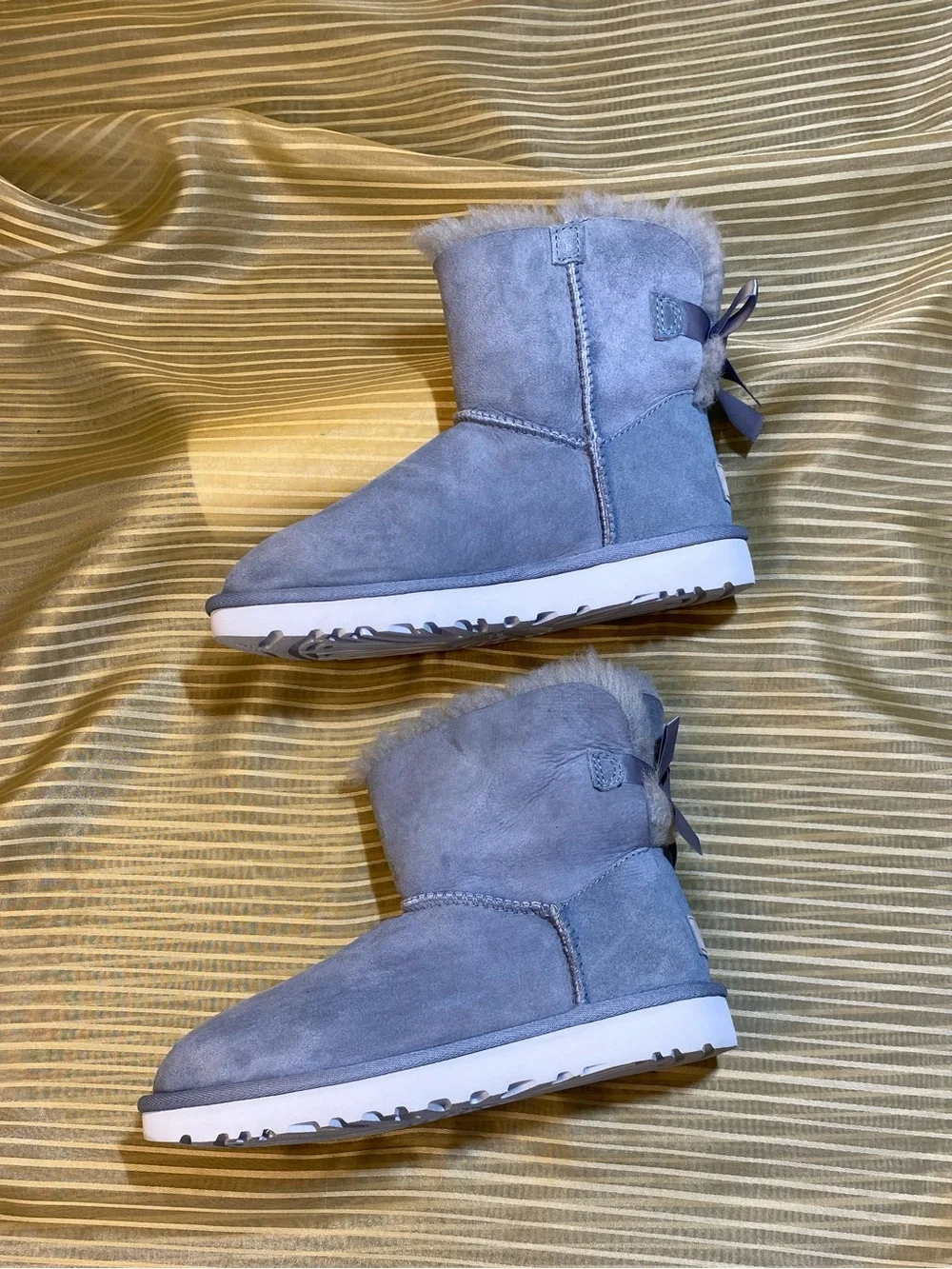 UGG Women's Short Boots Bow in Silver Blue Suede Genuine leather and fur, size 9